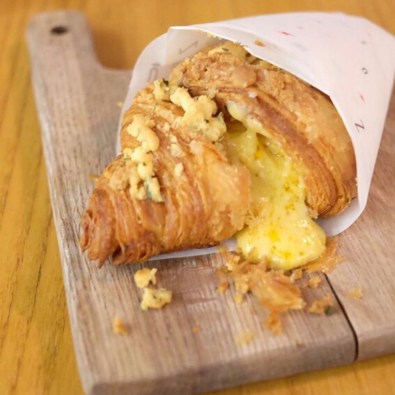 Tren Croissant Telur Asin 